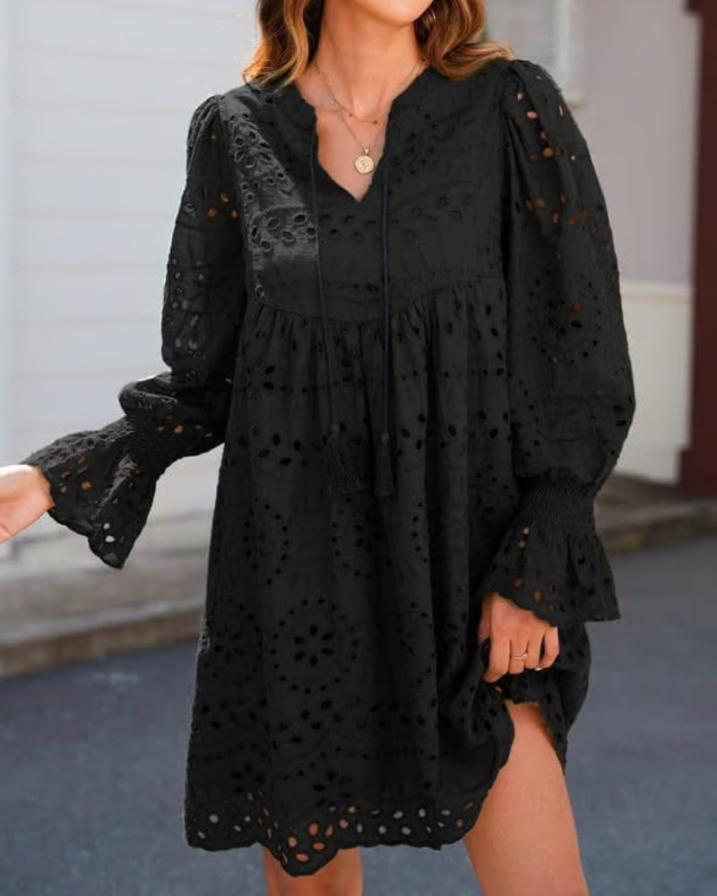 Short lace dress with timeless charm