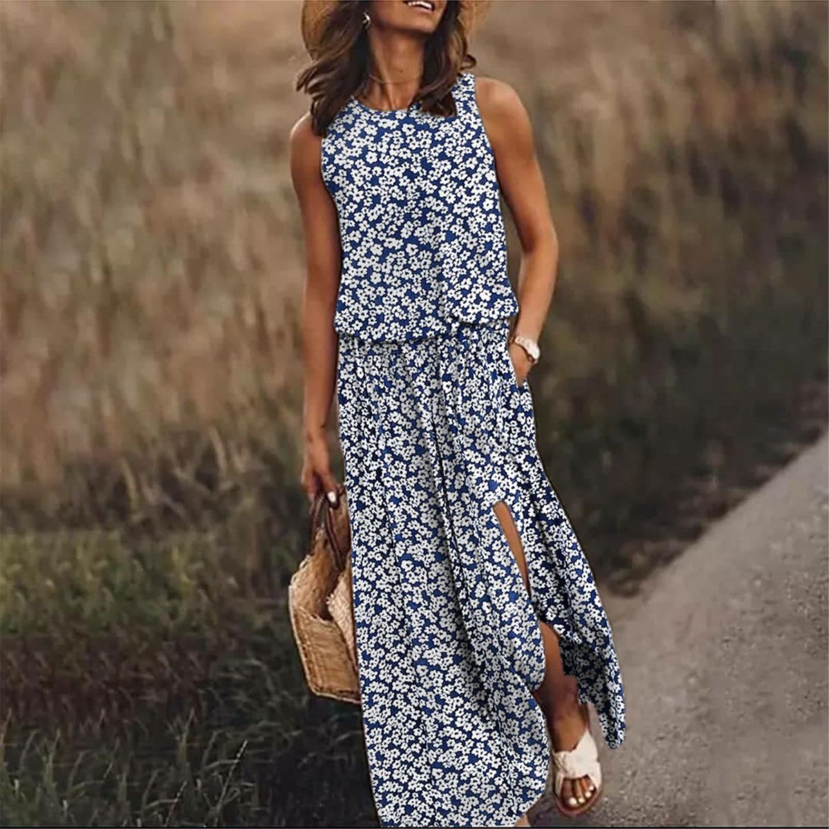 Mc | Chic maxi dress with small floral pattern and pockets.