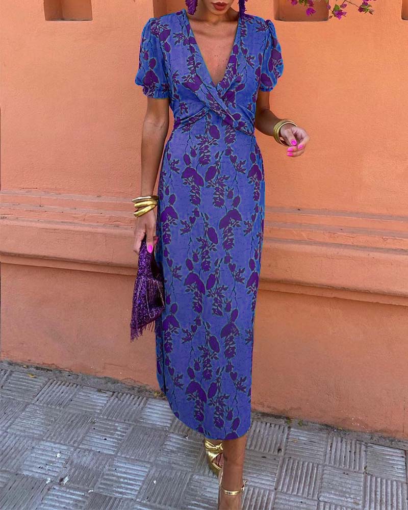 Midi dress with floral print and V-neckline, ideal for any occasion.