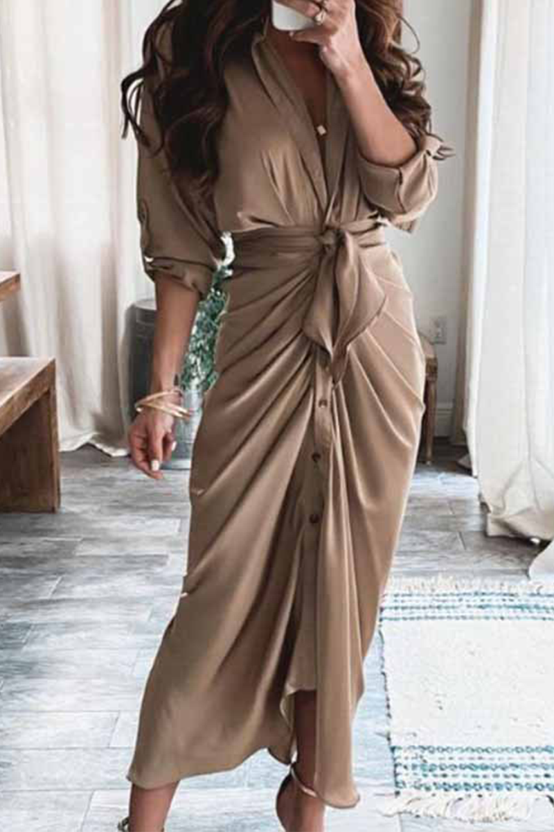 With V-neck and elegant print