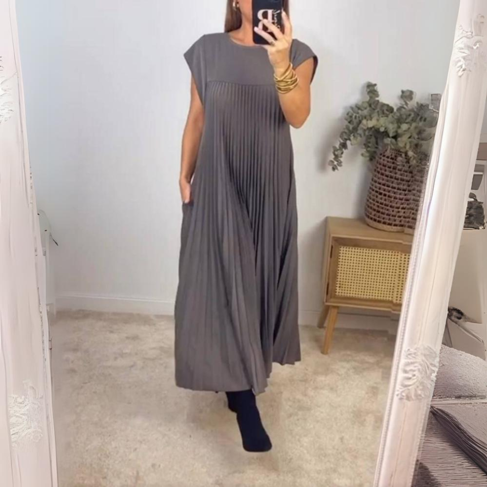 Light and elegant pleated dress