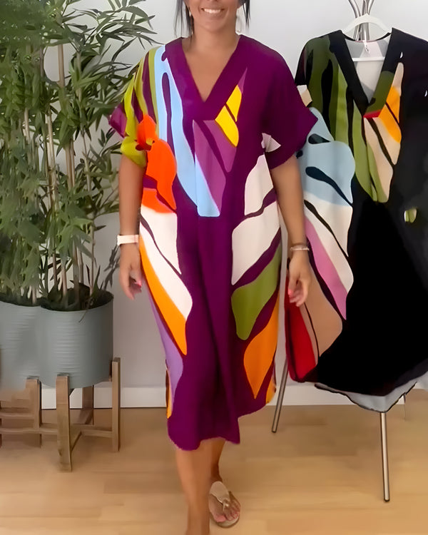 Casual dress with eye-catching leaf motif, ideal to wear every day.