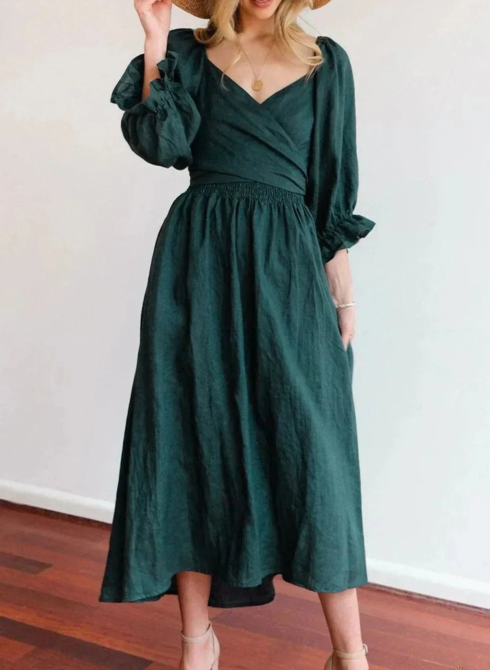 Elegant A-line dresses with a square neckline and fixed ruffles