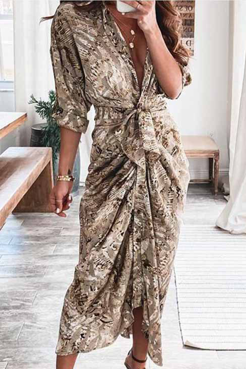 With V-neck and elegant print