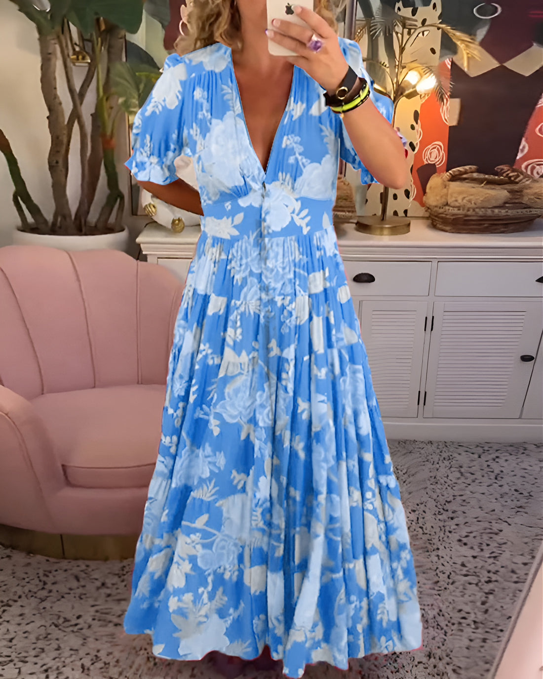 Long dress with V-neckline, short sleeves and button front closure
