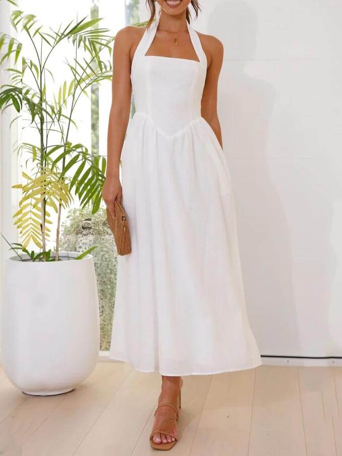 Black half-length dress with half-neck and fitted model
