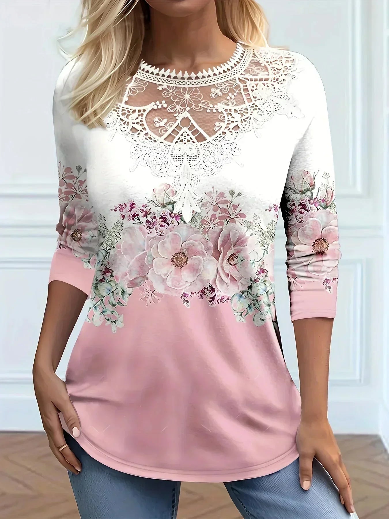 Sissy - T-shirt with floral motif and lace details