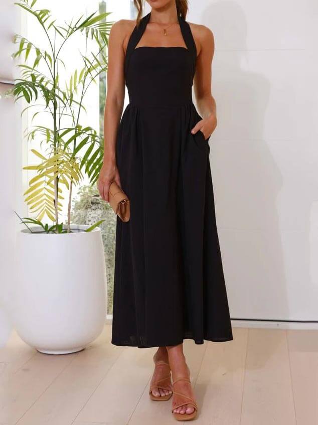 Black half-length dress with half-neck and fitted model