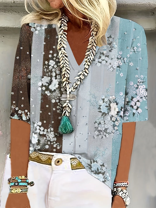 Lisa - Casual T-shirt with floral print, short sleeves and V-neckline