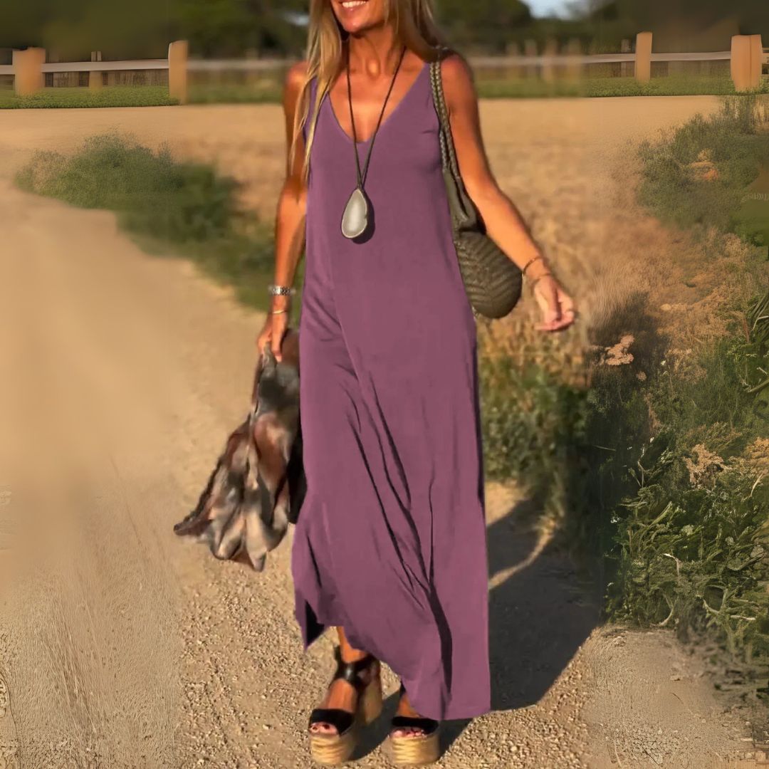 Casual long dress without sleeves in a loose fit for everyday use