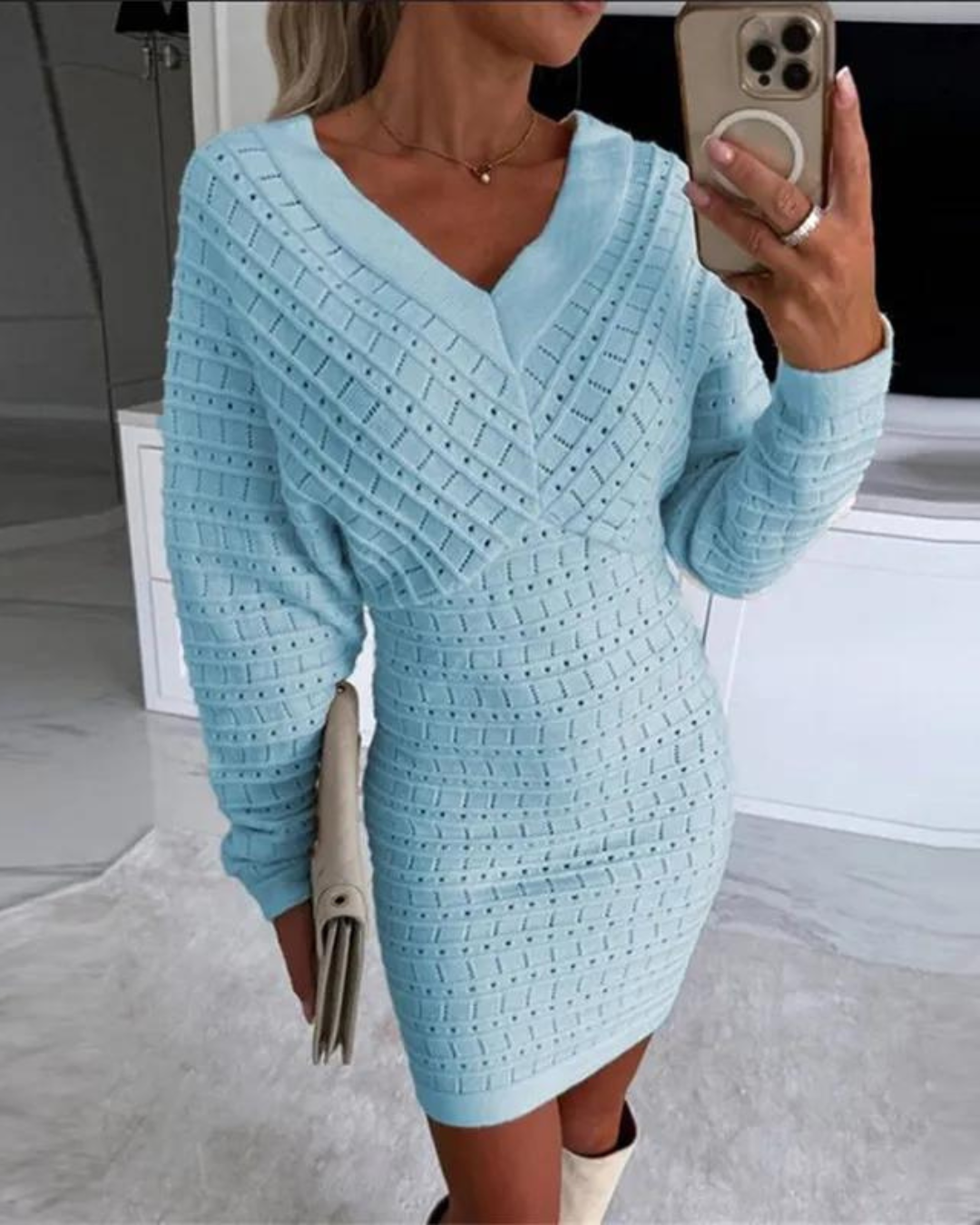 LP | Knit, long-sleeved, figure-hugging dress