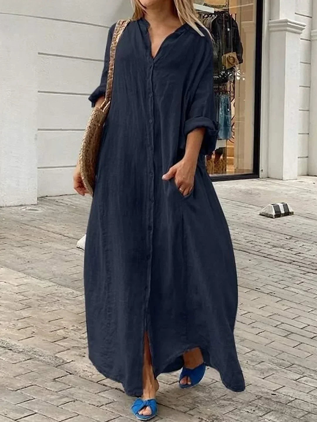 Loose casual one-color pocket dress with one row of buttons and long sleeves