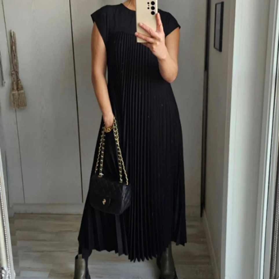 Light and elegant pleated dress