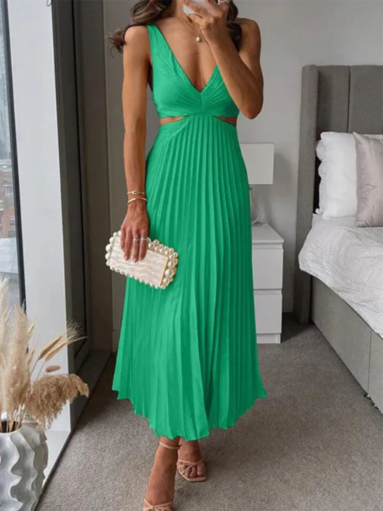 LD | Elegant sleeveless dress with an open back and graceful sophistication for warm-weather occasions