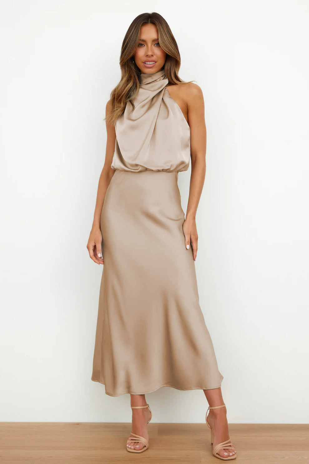 Elegant long dress with an asymmetrical neckline and sophisticated design