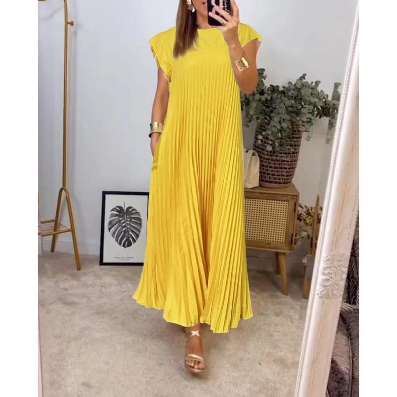 Casual midi dress with a pleated design, ideal for modern and relaxed looks.