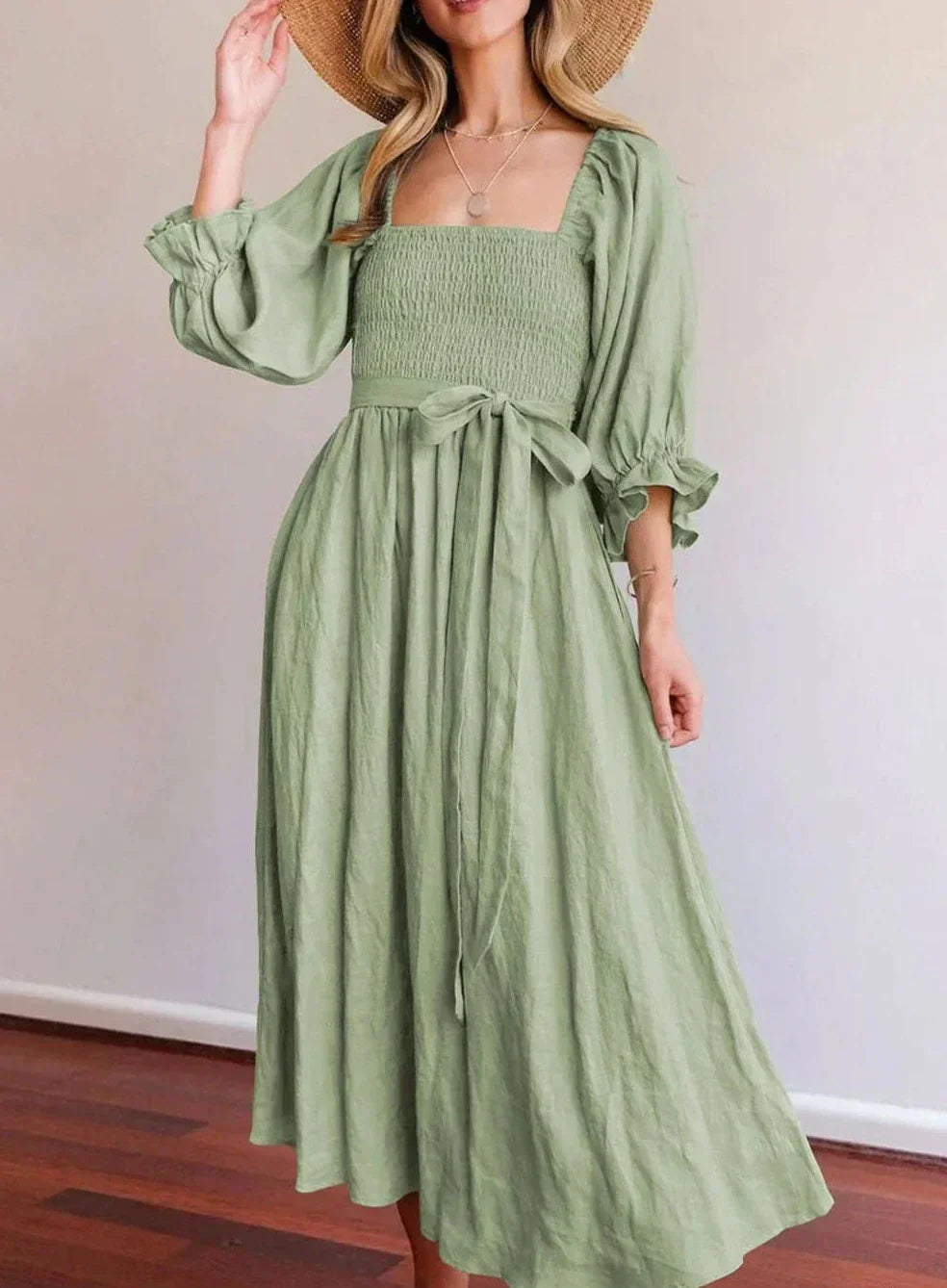Elegant A-line dresses with a square neckline and fixed ruffles