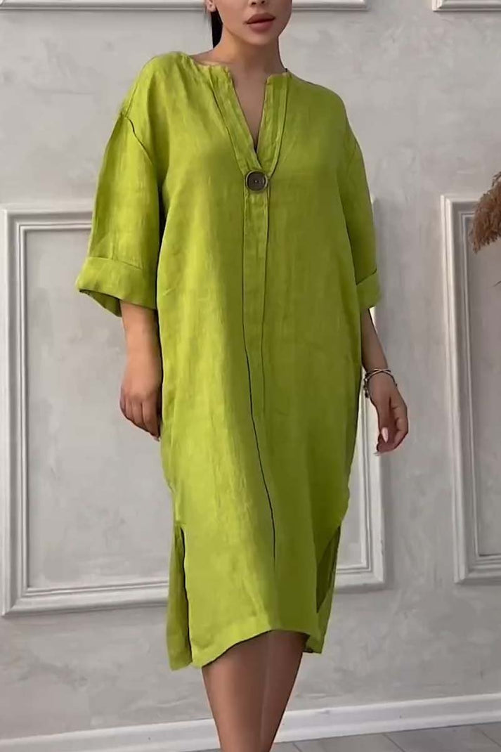 casual dress of cotton and linen with button fastening