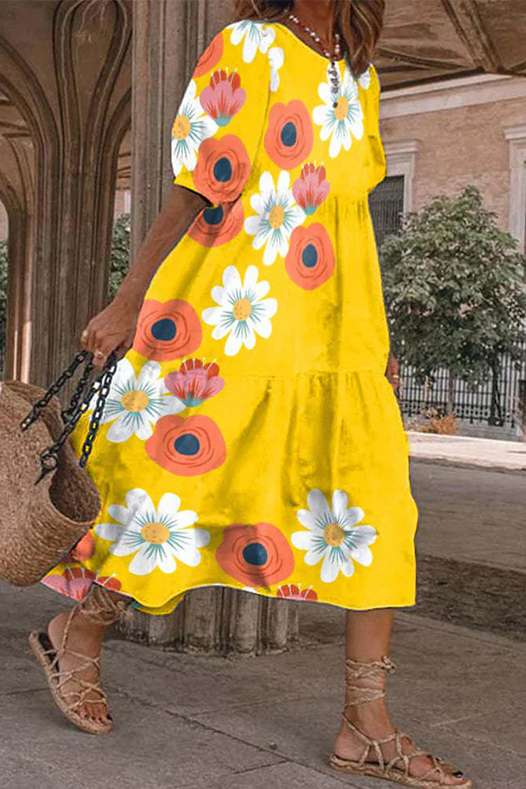 Dresses with pastel-colored skirt and round neckline with casual print