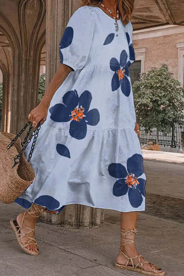 Dresses with pastel-colored skirt and round neckline with casual print