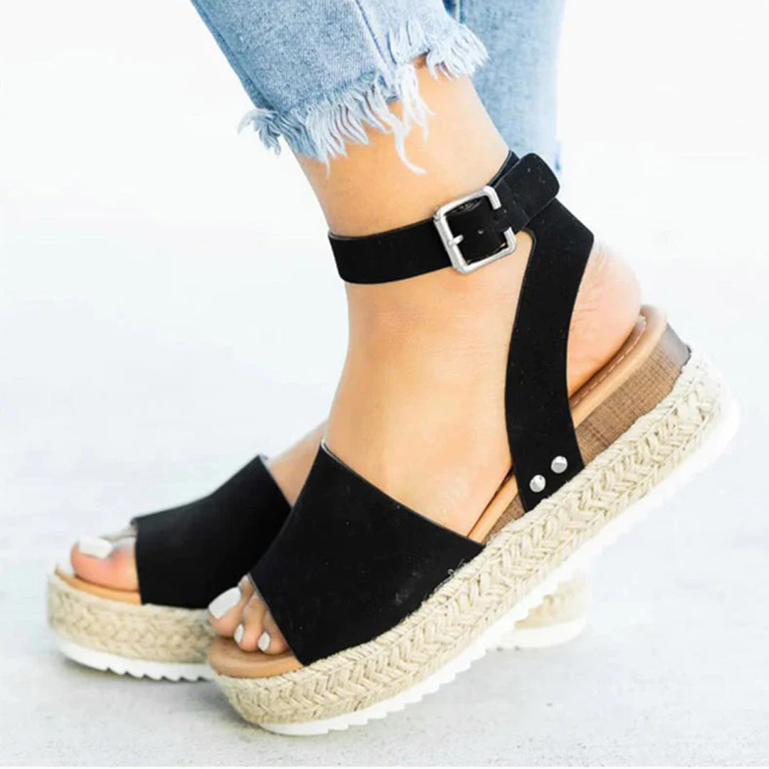 LP | Elegant and effortless generic sandals