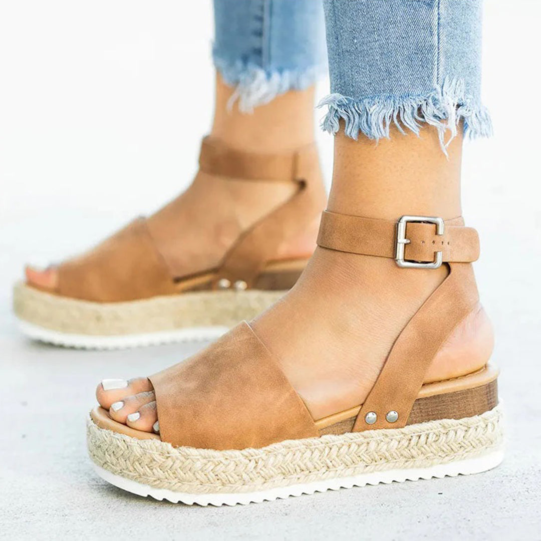 LP | Elegant and effortless generic sandals
