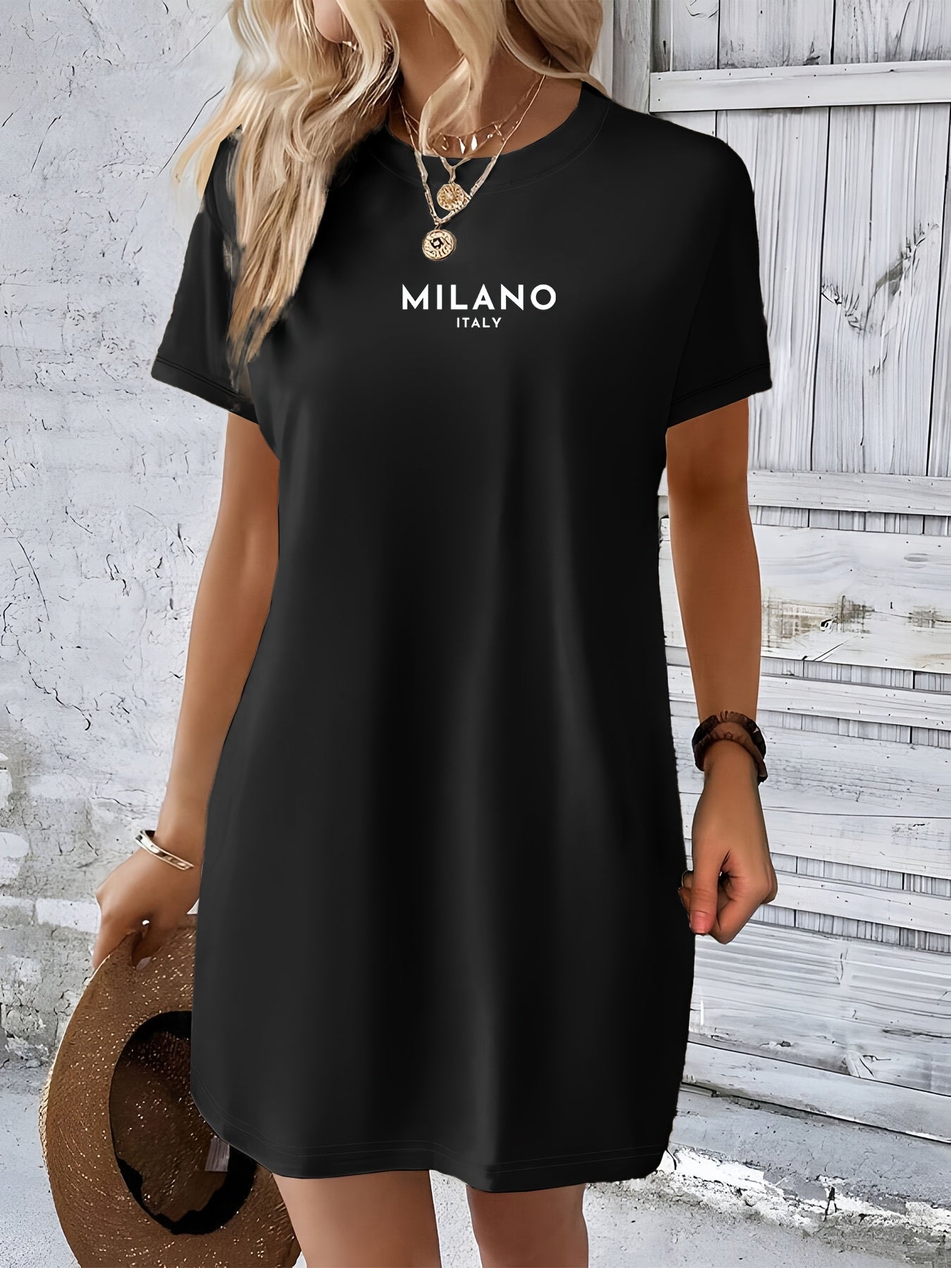 Casual T-shirt - 'Milano Italy' print and round collar