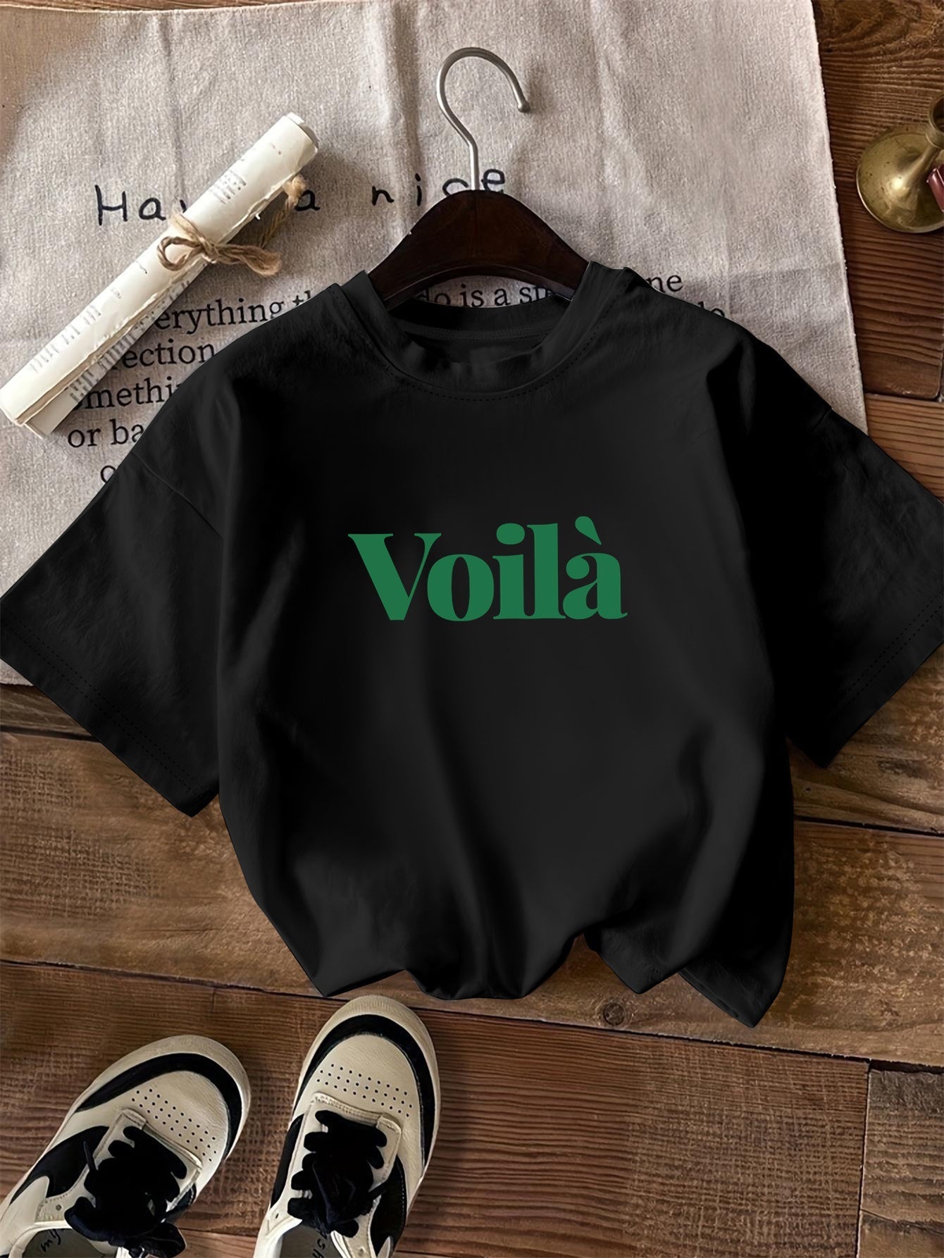 Graphic casual T-shirt - Voilà printed text and scoop neck