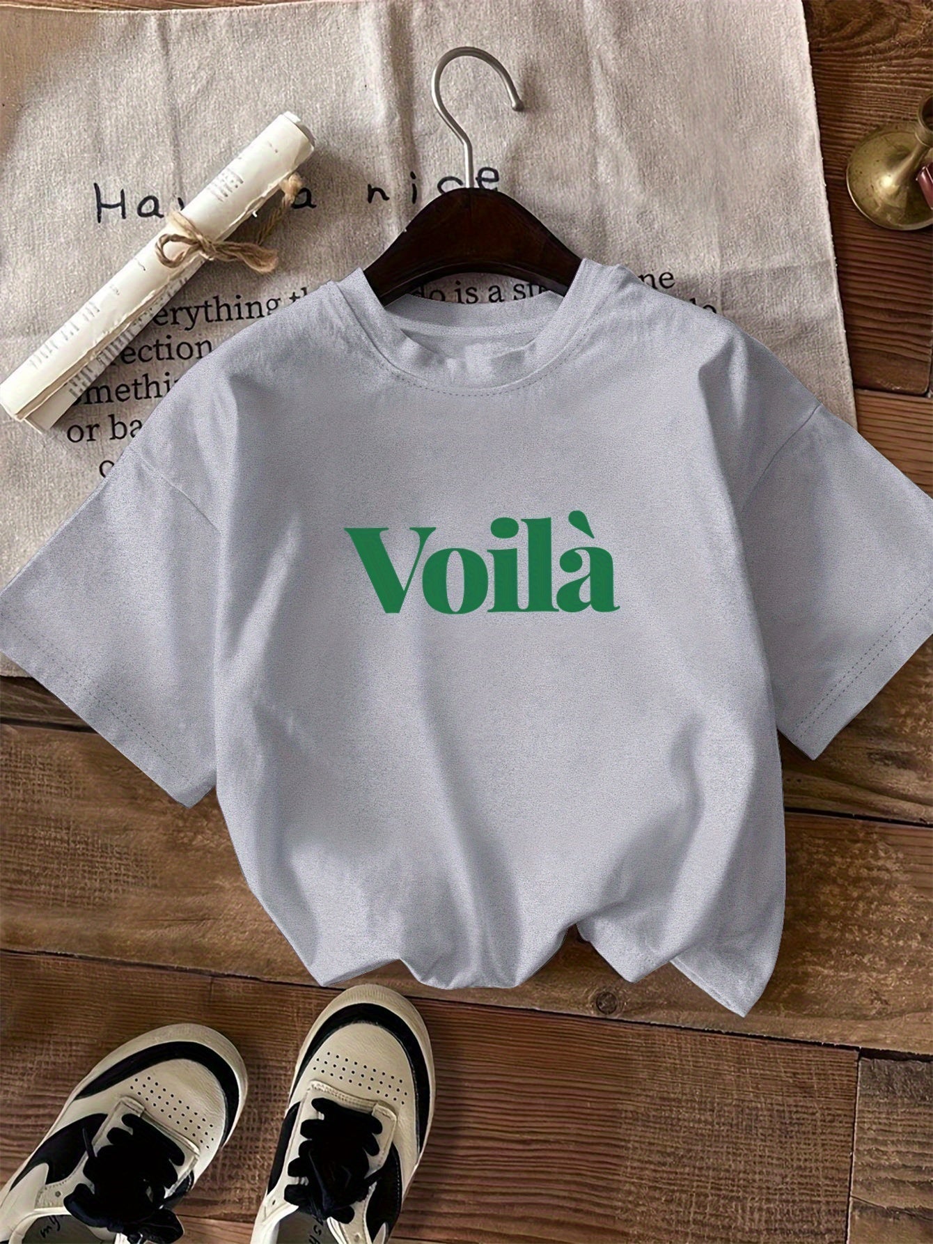 Graphic casual T-shirt - Voilà printed text and scoop neck