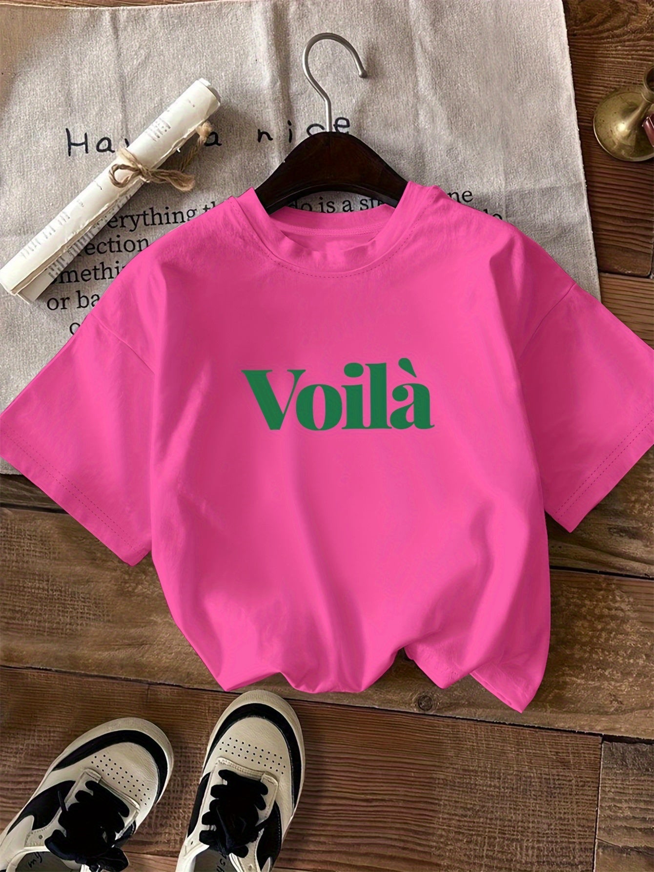 Graphic casual T-shirt - Voilà printed text and scoop neck