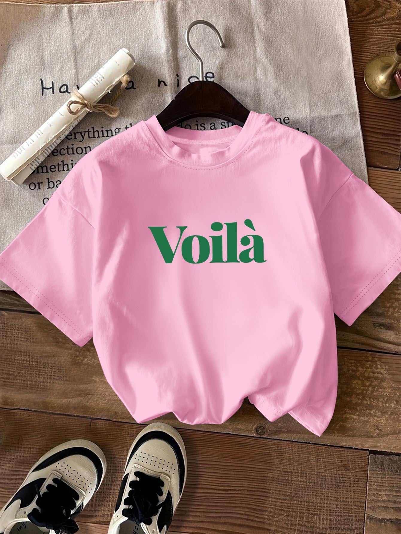 Graphic casual T-shirt - Voilà printed text and scoop neck