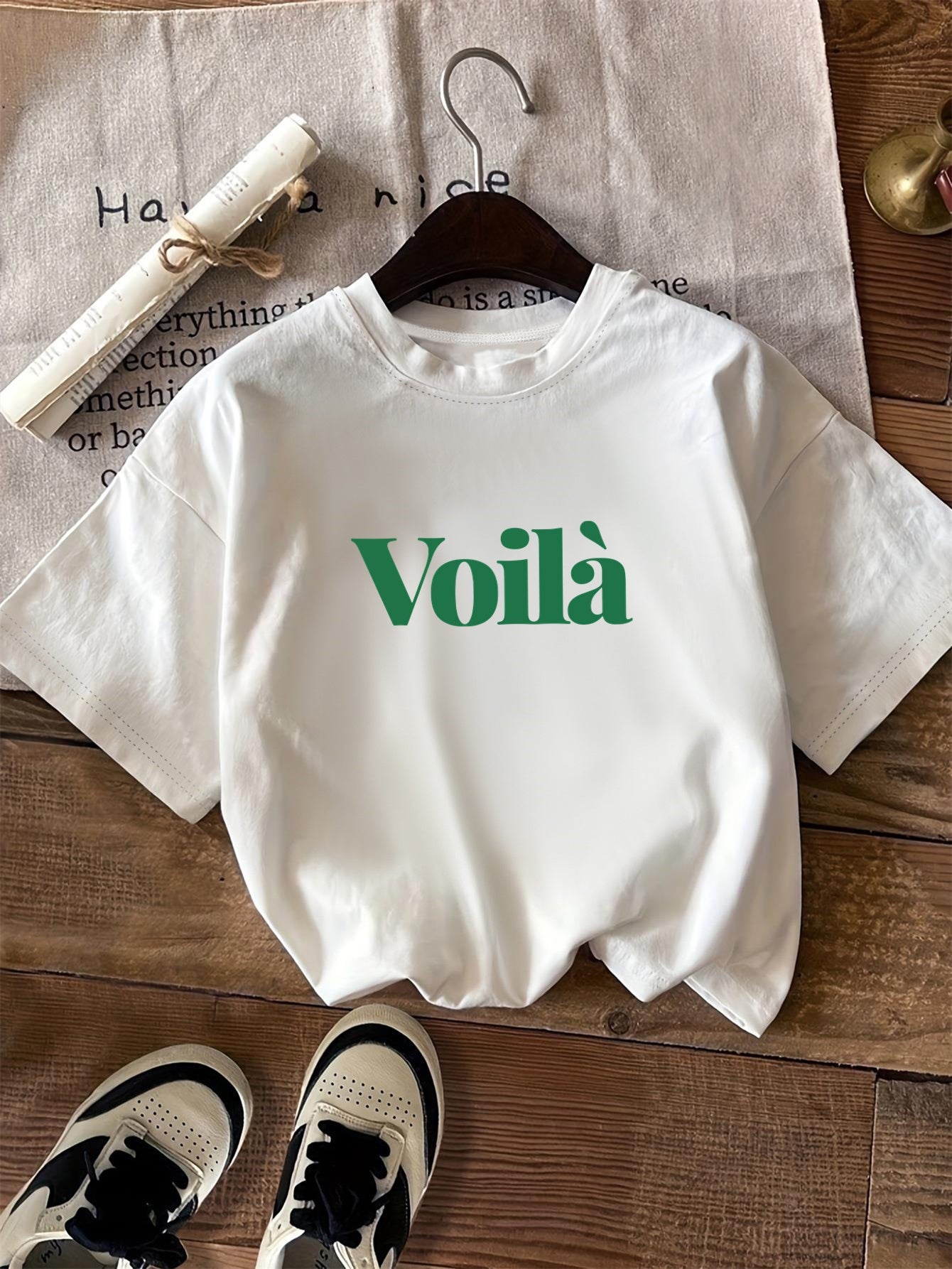 Graphic casual T-shirt - Voilà printed text and scoop neck