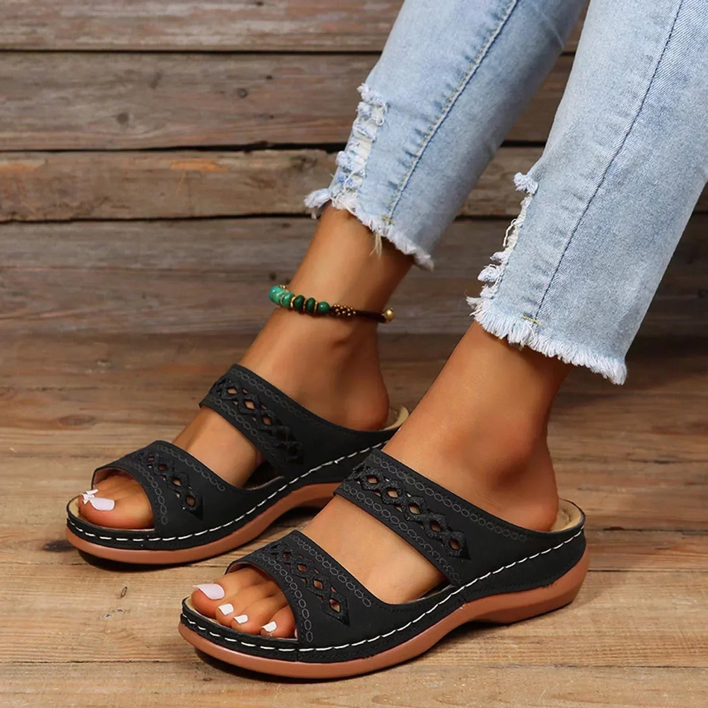 LP | Versatile and comfortable generic slippers