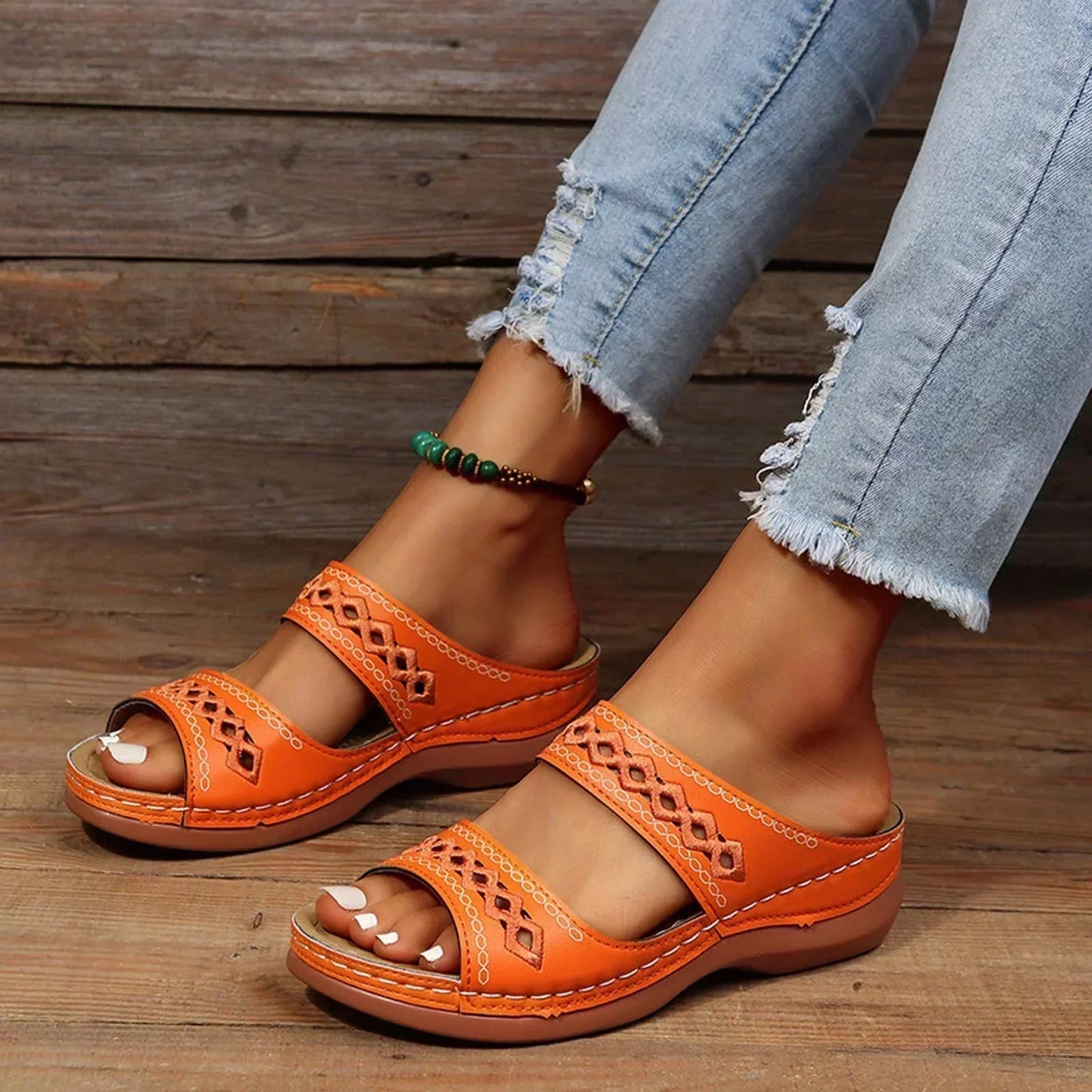 LP | Versatile and comfortable generic slippers