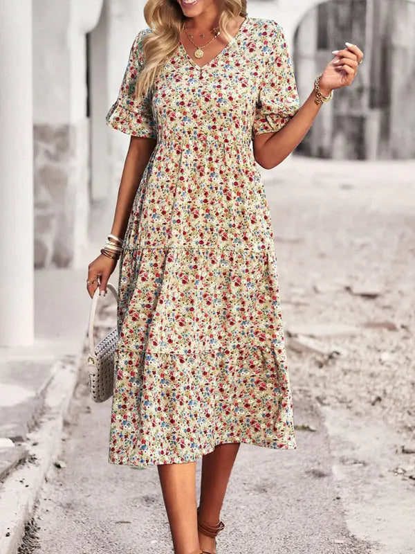 Elegant dress with short sleeves and V-neckline