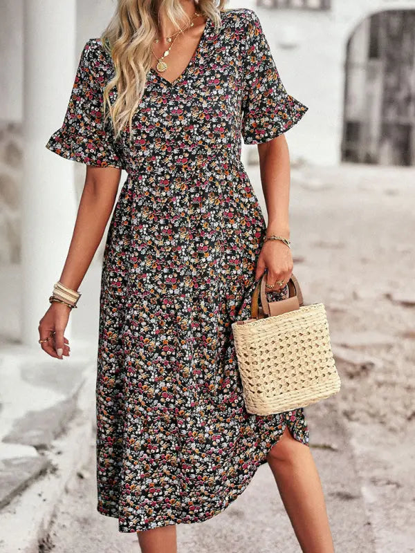 Elegant dress with short sleeves and V-neckline