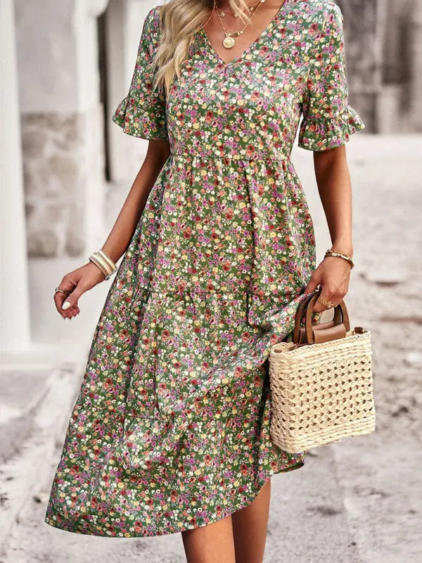 Elegant dress with short sleeves and V-neckline
