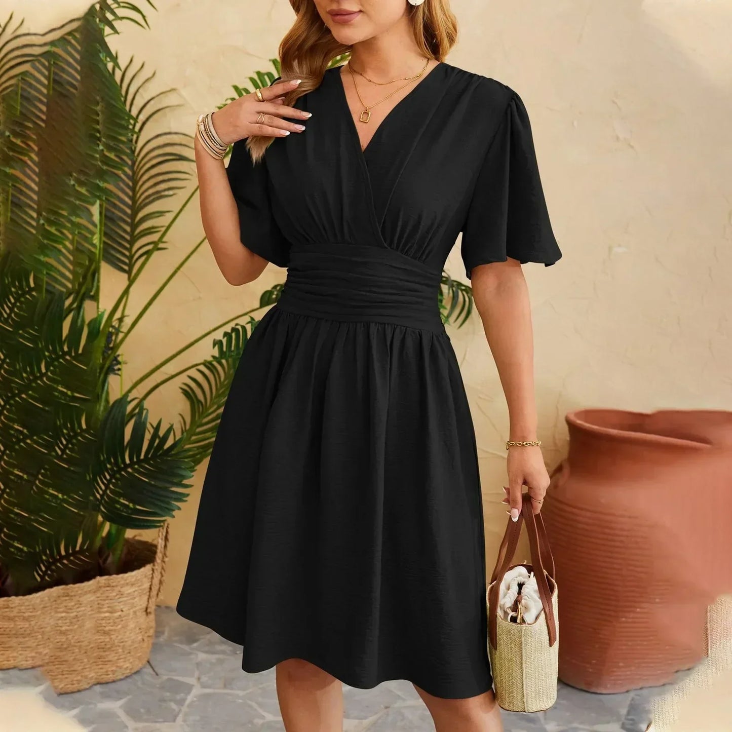 LP | Elegant dress with narrow waist