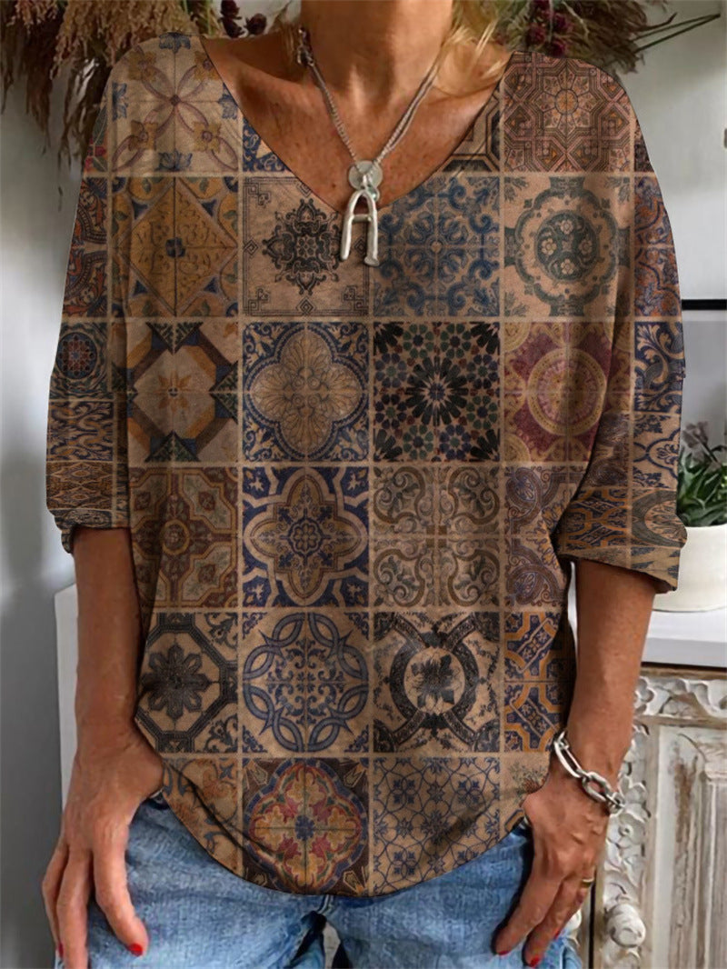 Long-sleeved V-neck T-shirt with geometric motifs