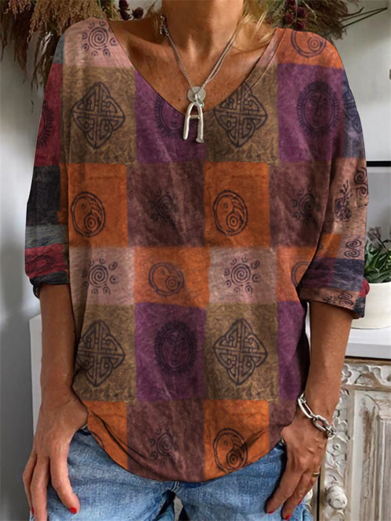 Long-sleeved V-neck T-shirt with geometric motifs