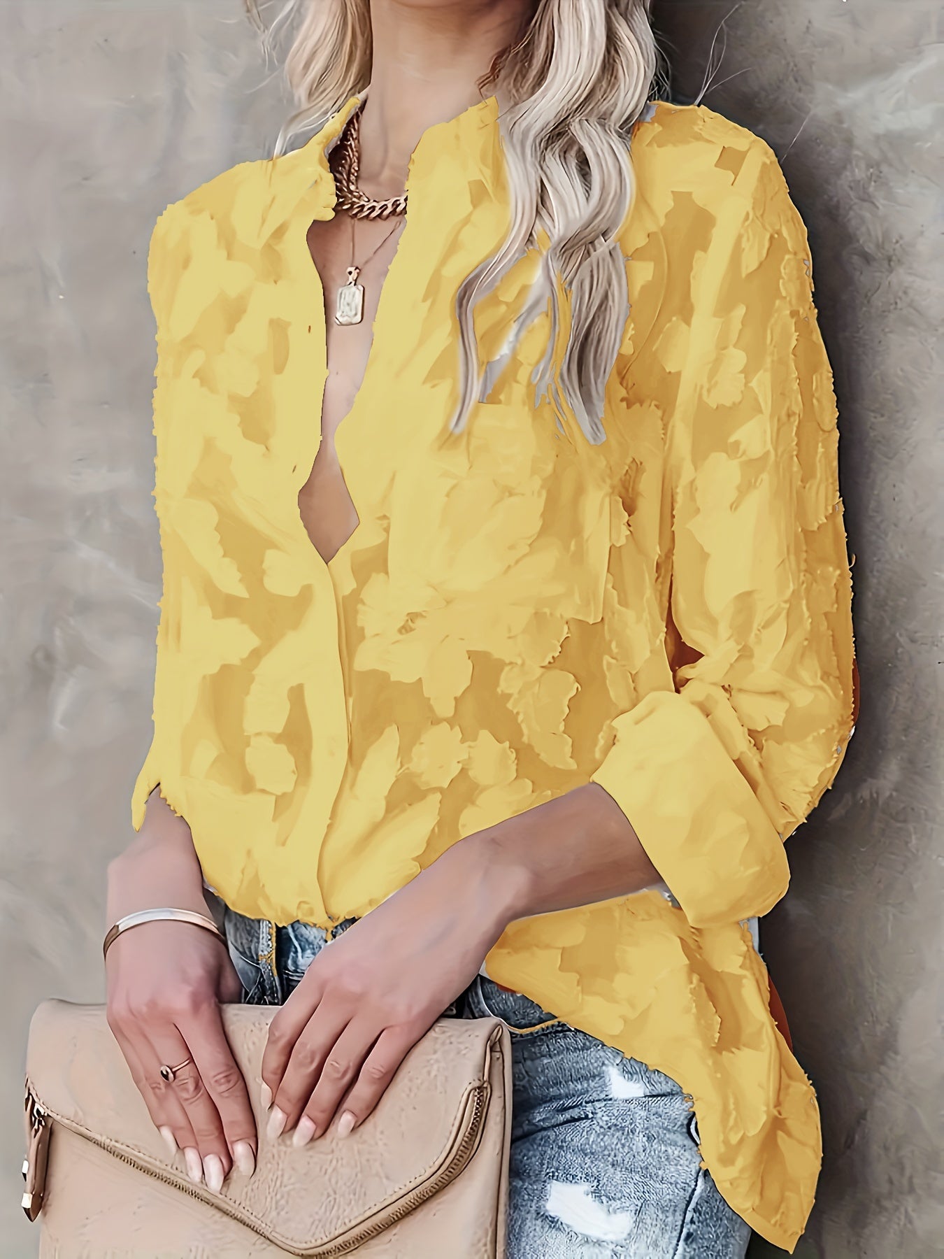 Sheer Lose Jacquard blouse - Woven design and long sleeves