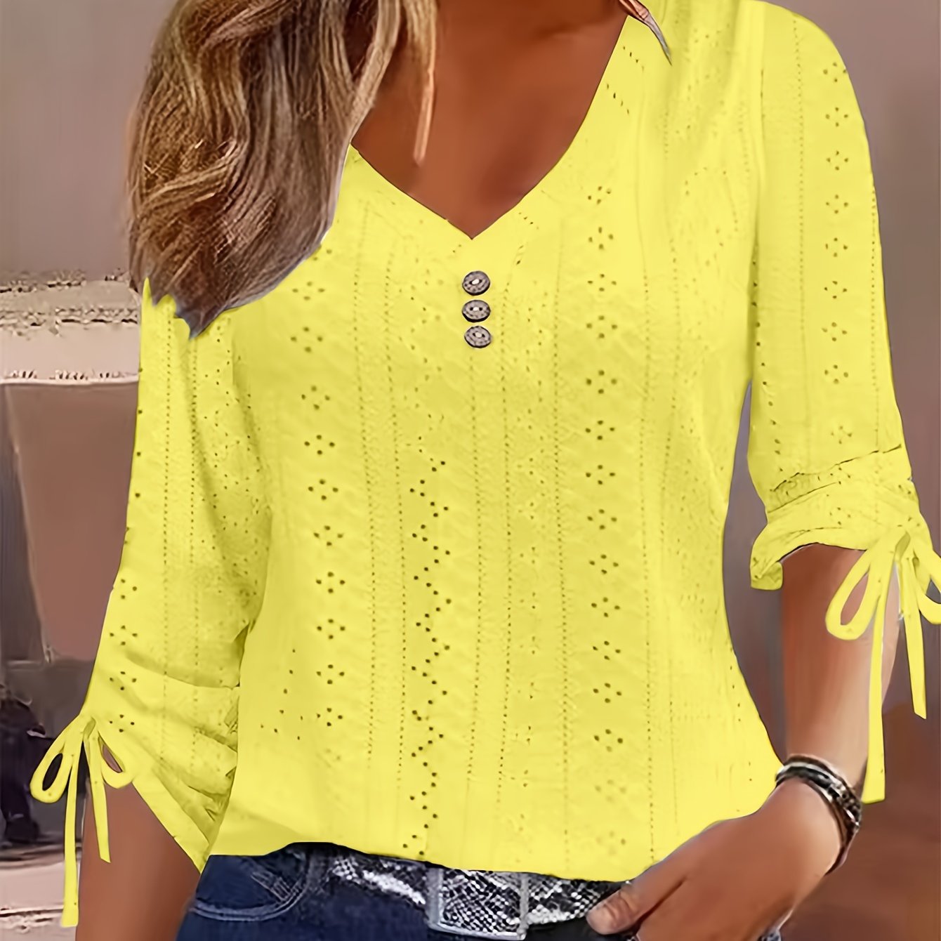Cotton-polyester T-Shirt - V-neck with buttons and adjustable waistband