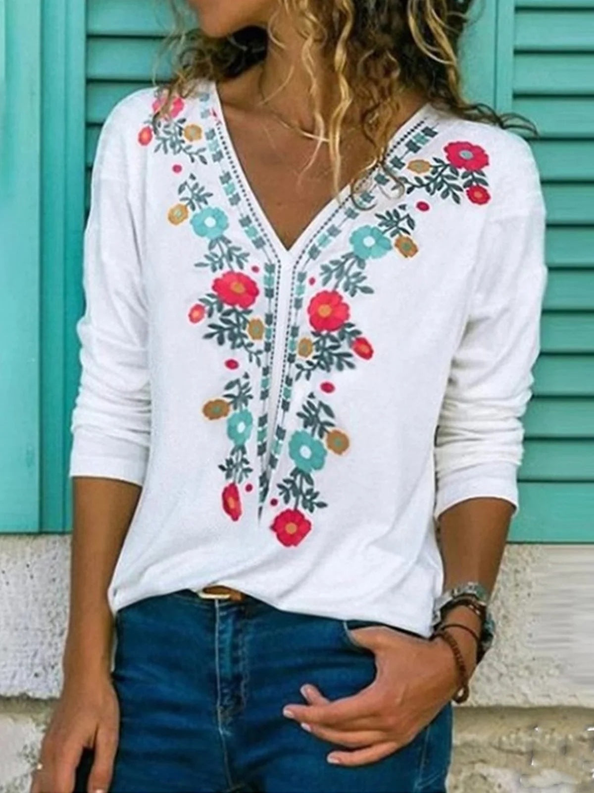 T-shirt in cotton-polyester blend - Printed details and loose fit