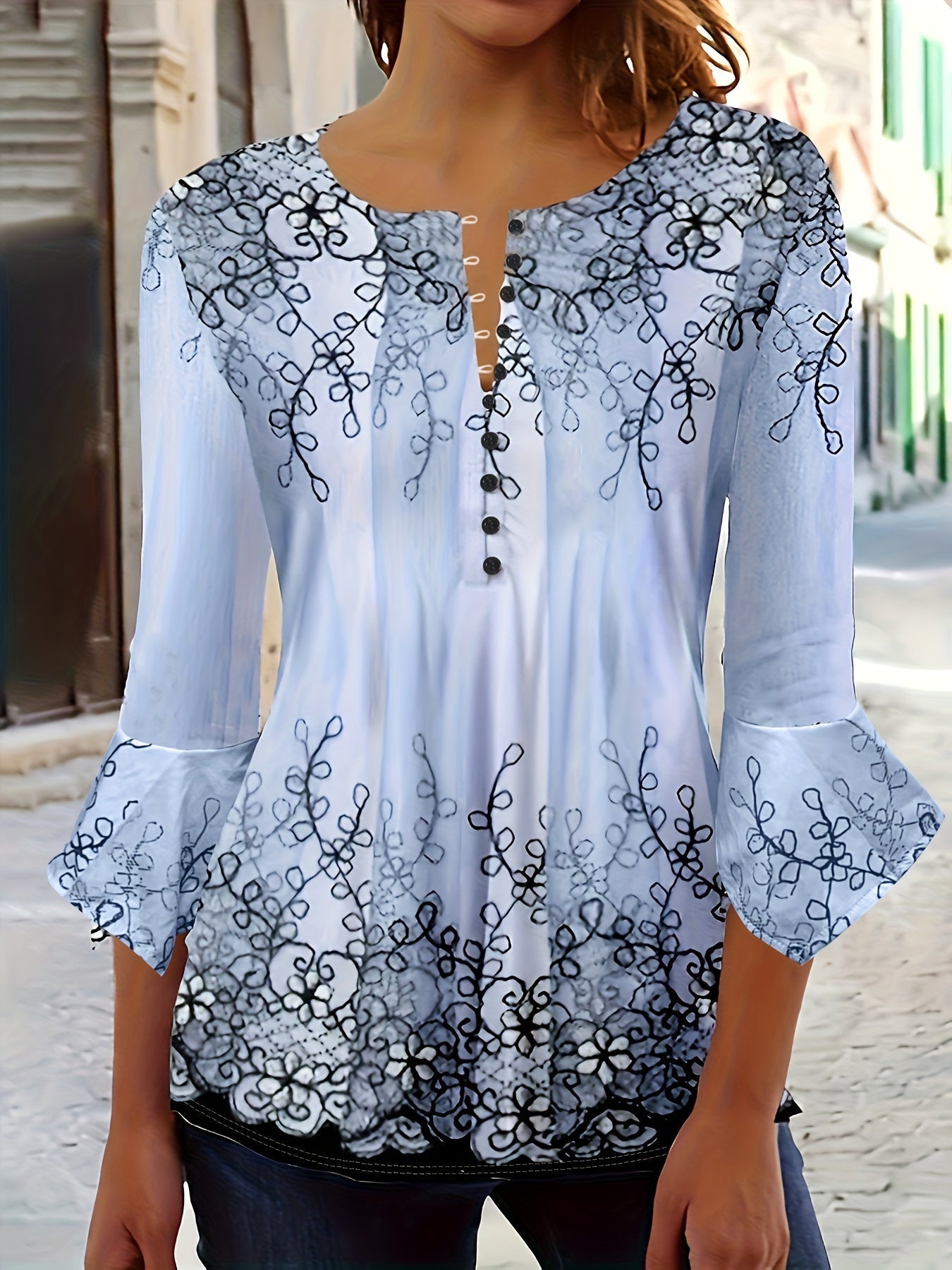Floral print blouse with buttons - Half-flared sleeves and relaxed fit