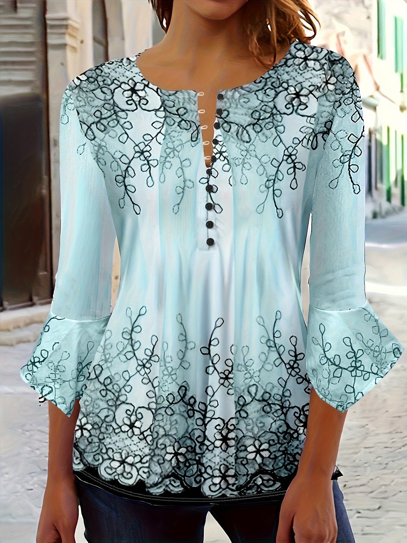 Floral print blouse with buttons - Half-flared sleeves and relaxed fit