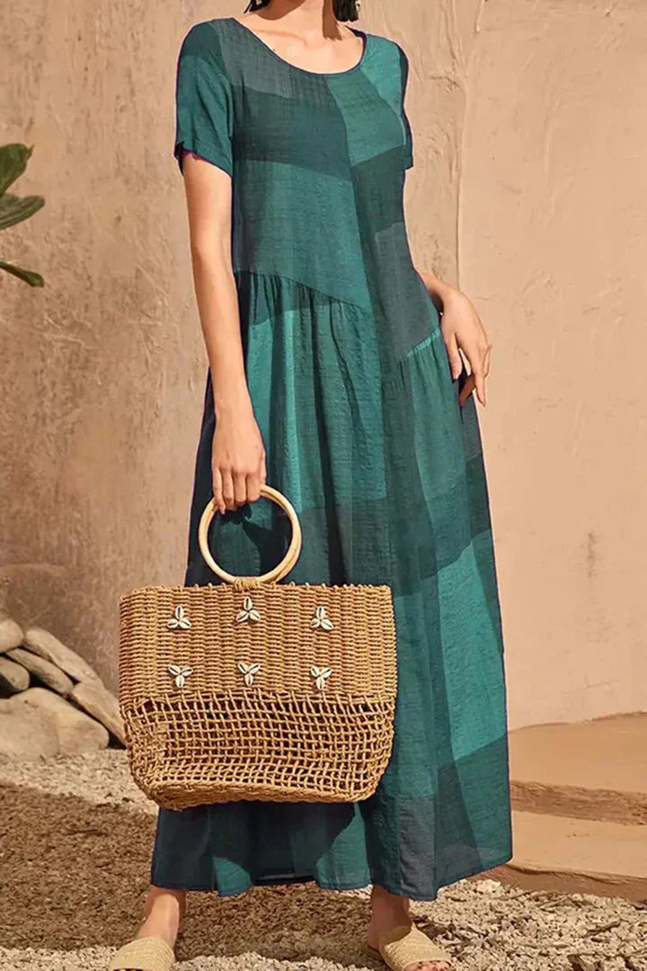 LP | Dress with plaid pattern and vintage bag