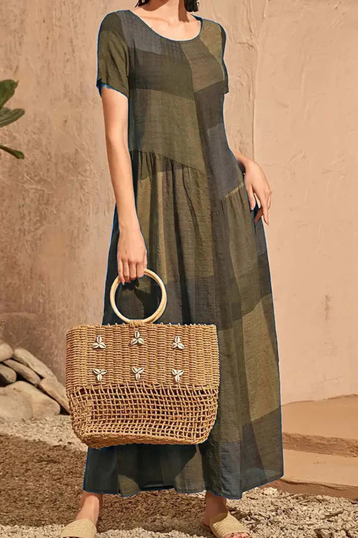 LP | Dress with plaid pattern and vintage bag