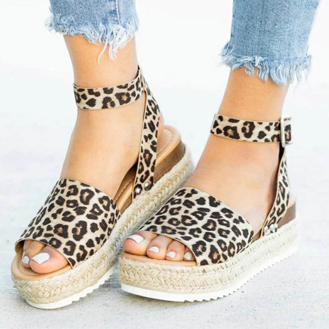 LP | Elegant and effortless generic sandals