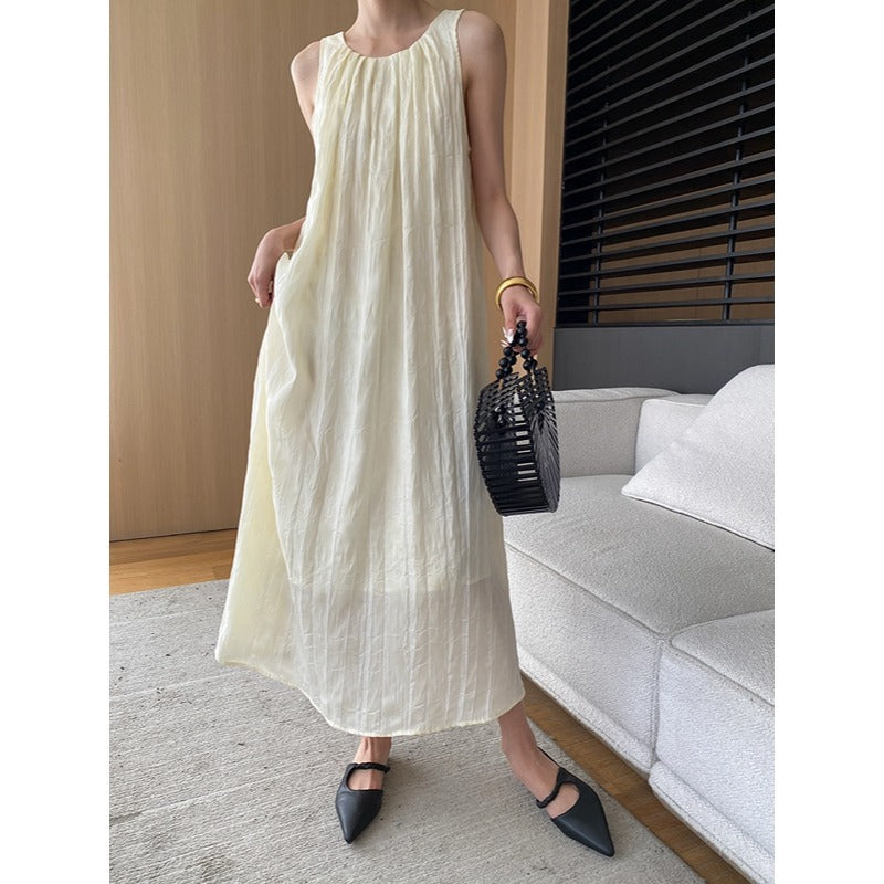 LD Sleeveless long summer dress with pleated texture and round neckline