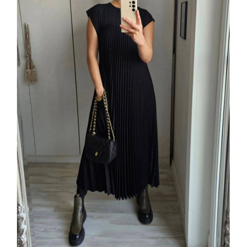 LD Long sleeveless dress with pleats and round neckline